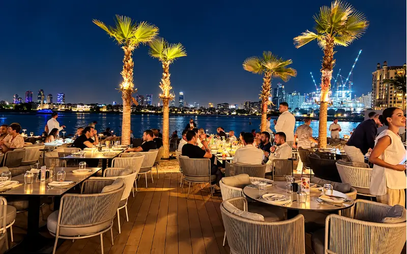 Dining experience and atmosphere at Ibn Al Bahr
